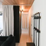 Modern Downtown + Free Parking 아파트
