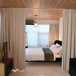 아파트 Modern Downtown + Free Parking 라리사