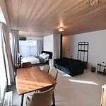 Modern Downtown + Free Parking * 라리사