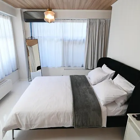 Modern Downtown + Free Parking Apartman Lárisza