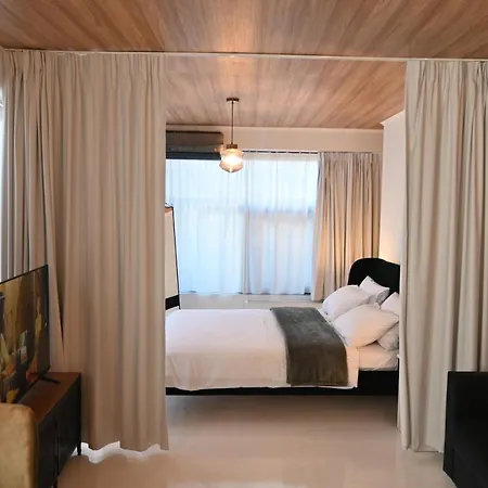 شقة Modern Downtown + Free Parking لاريسا