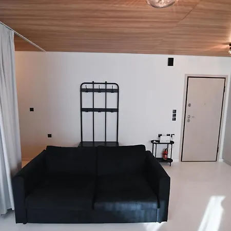 Modern Downtown + Free Parking * 라리사