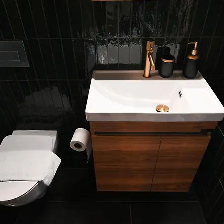 Modern Downtown + Free Parking Apartman *