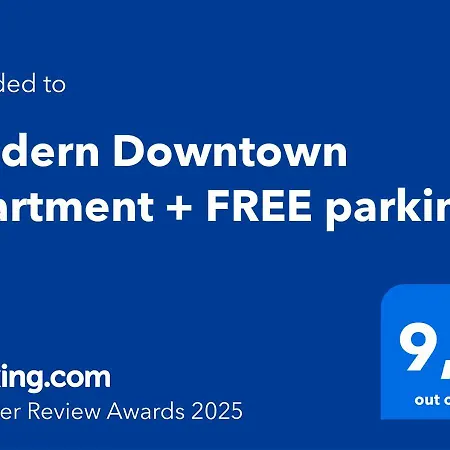 Modern Downtown + Free Parking 라리사